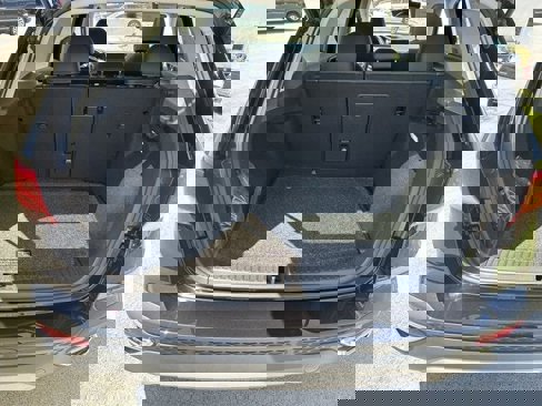 Certified 2024 Volkswagen Taos SEL image 6