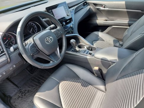 Used 2023 Toyota Camry SE image 9