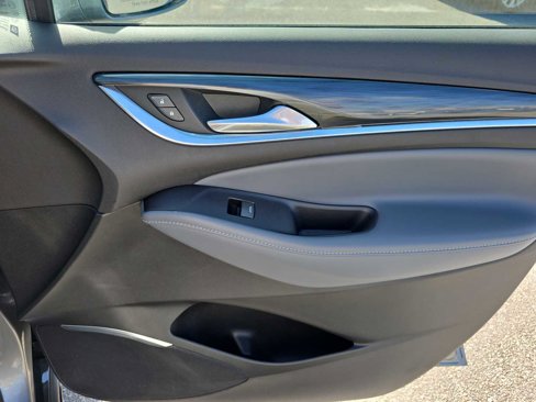 Used 2019 Buick Enclave Essence image 27