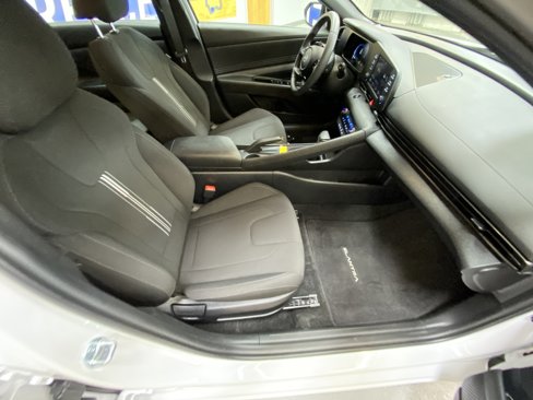 Used 2025 Hyundai Elantra Sport image 25