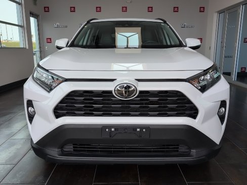 Used 2020 Toyota RAV4 XLE Premium image 3