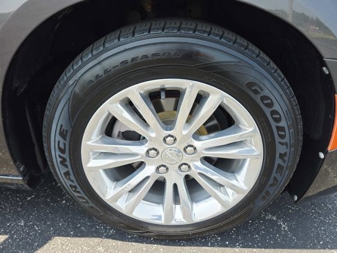 Used 2017 Chrysler 300 C image 18