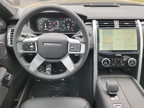 New 2025 Land Rover Discovery S image 14