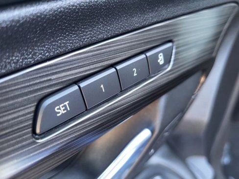 Used 2024 GMC Terrain SLT image 28