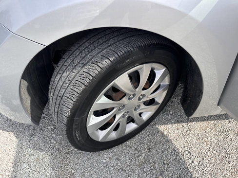 Used 2013 Hyundai Elantra GLS image 18