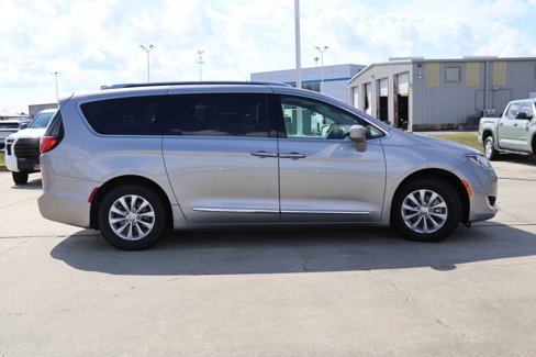 Used 2019 Chrysler Pacifica Touring-L image 22