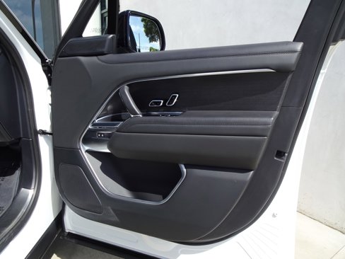 Used 2023 Land Rover Range Rover SE image 19