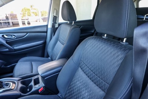 Used 2019 Nissan Rogue SV image 15