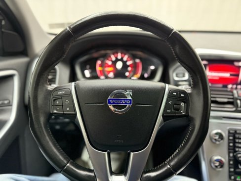 Used 2017 Volvo XC60 T5 Dynamic w/ Preferred Option Package image 14