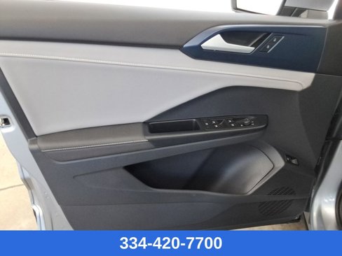 Certified 2024 Volkswagen Taos SE image 17