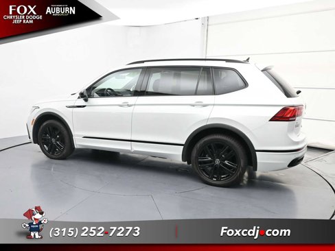 Used 2022 Volkswagen Tiguan SE R-Line image 16