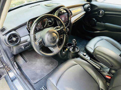 Used 2022 MINI Cooper 4-Door Hardtop w/ Storage Package image 11