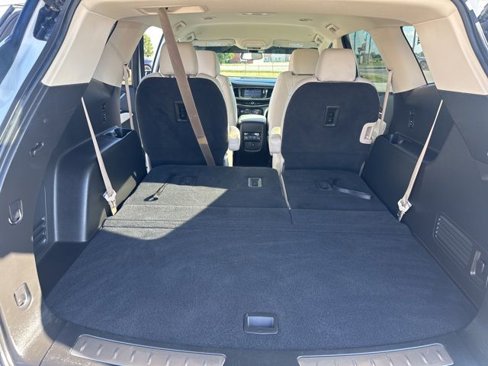 Used 2023 Buick Enclave Essence image 10