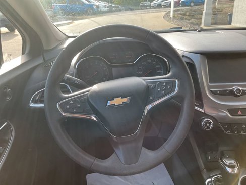 Used 2017 Chevrolet Cruze LT image 14