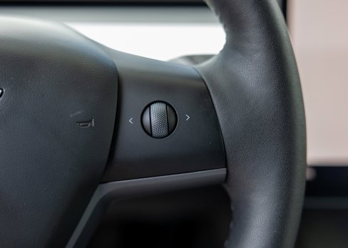 Used 2024 Tesla Model Y Performance image 7