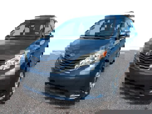 Used 2015 Toyota Sienna LE image 1