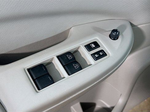 Used 2016 Nissan Quest SV image 17