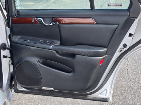Used 2000 Cadillac De Ville DTS w/ Safety/Security Pkg image 8