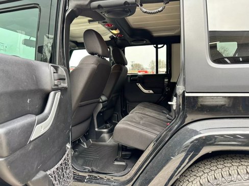 Used 2014 Jeep Wrangler Unlimited Sahara image 16