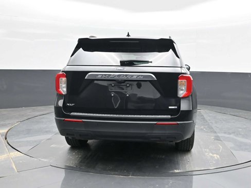 Used 2020 Ford Explorer XLT image 14