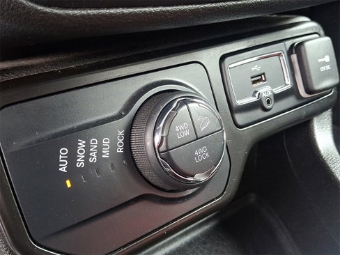 Used 2021 Jeep Renegade Trailhawk image 25