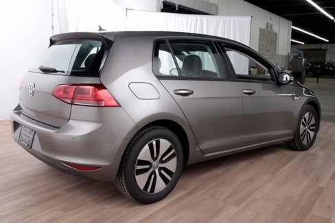 Used 2016 Volkswagen e-Golf SEL Premium w/ Driver Assistance Package image 5