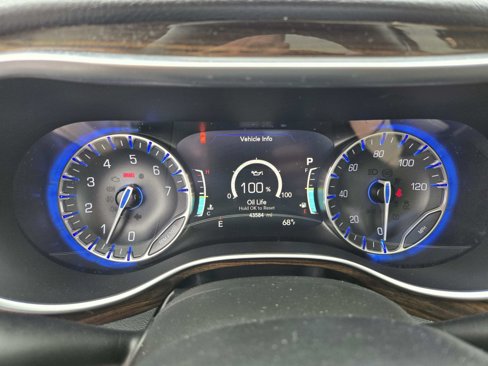 Used 2021 Chrysler Pacifica Limited w/ Premium & Safety Sphere Group image 28