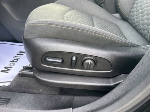 Used 2018 Chevrolet Equinox LT image 3