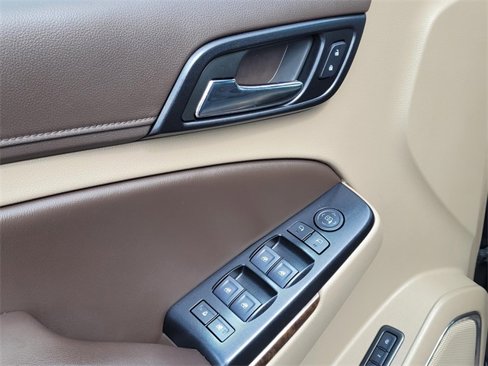 Used 2019 Chevrolet Suburban LT image 17