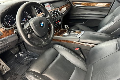 Used 2015 BMW 750i image 4
