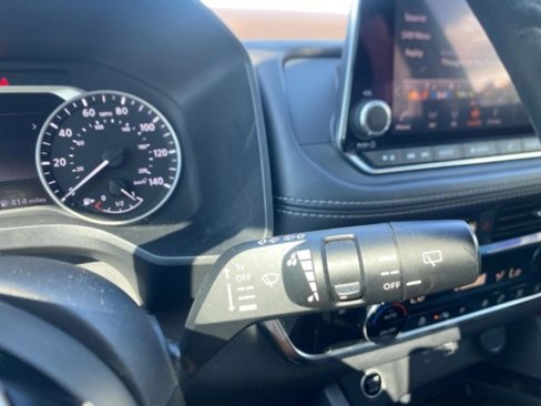 Used 2022 Nissan Rogue SV image 13