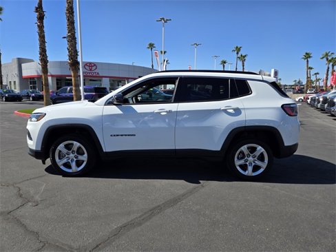 Used 2024 Jeep Compass Latitude image 7