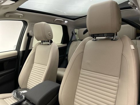 New 2025 Land Rover Discovery Sport S image 9