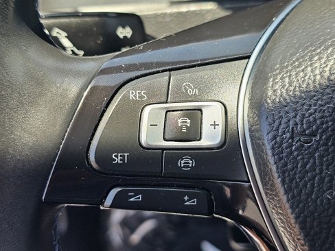 Used 2019 Volkswagen e-Golf SE w/ Driver Assistance Package image 35
