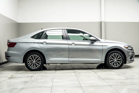 Used 2020 Volkswagen Jetta SE w/ SE Cold Weather Package image 3