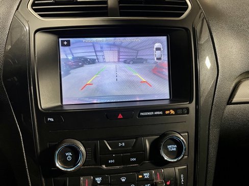 Used 2019 Ford Explorer XLT w/ Equipment Group 202A image 19