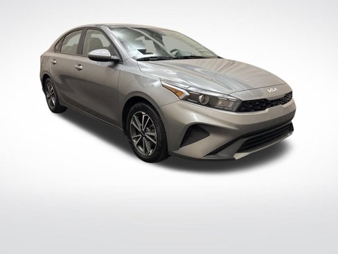 Used 2022 Kia Forte LXS image 3