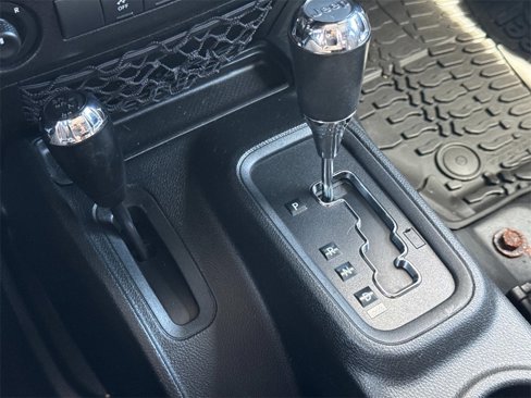 Used 2018 Jeep Wrangler Unlimited Sahara image 24