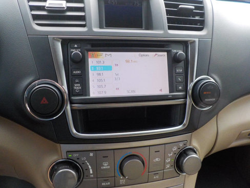 Used 2013 Toyota Highlander SE image 24