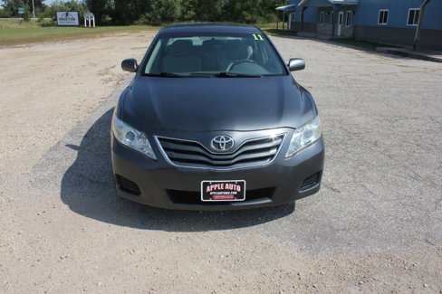 Used 2011 Toyota Camry LE image 3
