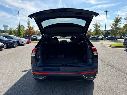 Used 2020 Volkswagen Atlas Cross Sport SE w/ Panoramic Sunroof Package image 12