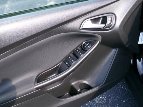 Used 2018 Ford Focus SE image 11