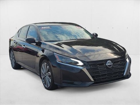 Used 2024 Nissan Altima 2.5 SL image 3