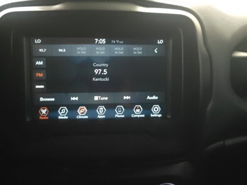 Used 2019 Jeep Renegade Latitude w/ Popular Equipment Group image 23