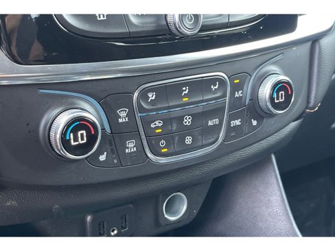 Used 2021 Chevrolet Traverse LT image 28