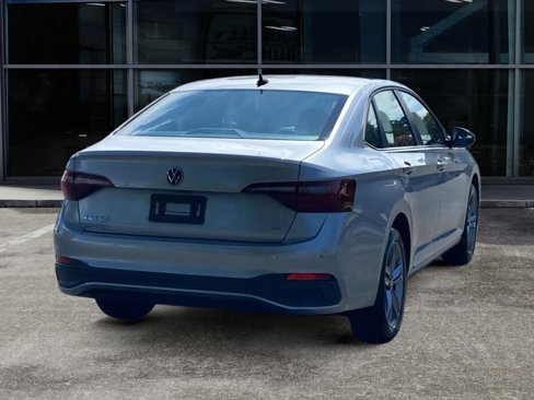 Used 2024 Volkswagen Jetta SE image 7