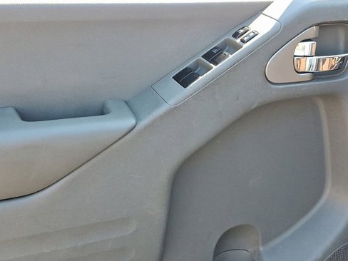 Used 2018 Nissan Frontier SV image 14