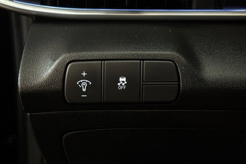 Used 2025 Hyundai Elantra SEL image 28