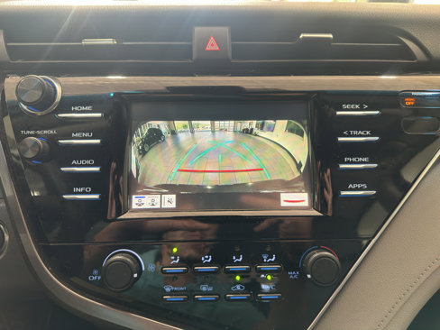 Used 2018 Toyota Camry LE image 23