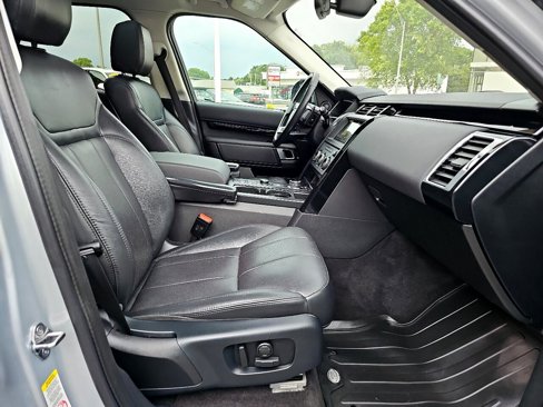 Used 2018 Land Rover Discovery SE image 40